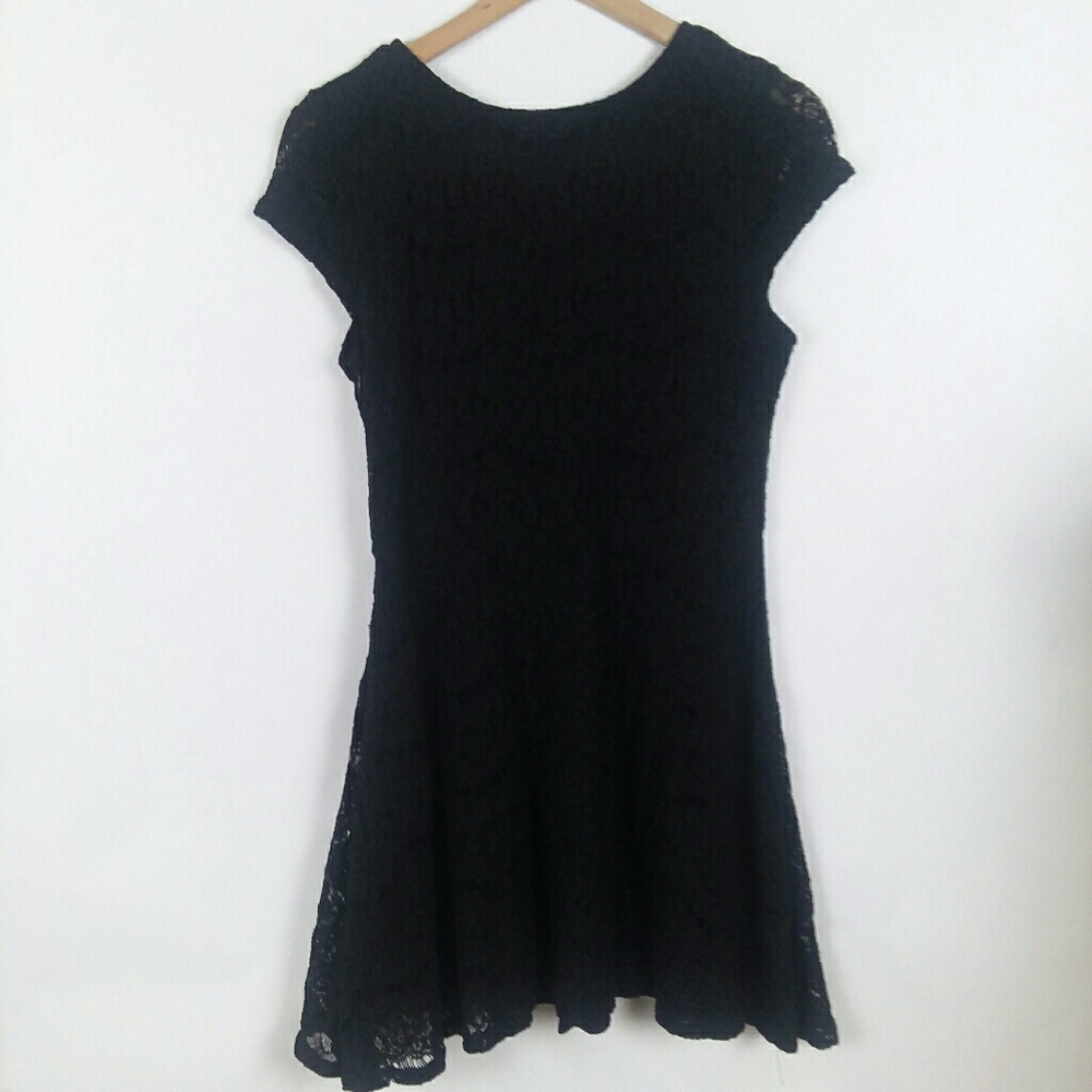 Annianna black lace fit and flare cap sleeve dress - Picture 2 of 8